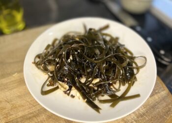 How to Make Spicy Seaweed Salad Kelp Salad