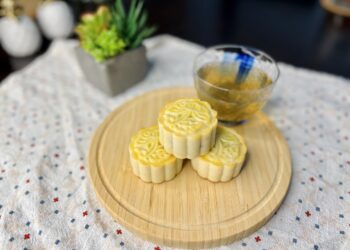 Red Bean Mooncakes